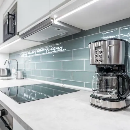 Apartment Modern 2 Bedroom With Free Airport Transfer *