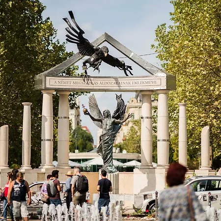 Modern 2 Bedroom With Free Airport Transfer Budapest
