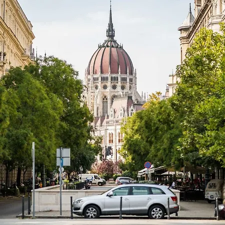 Modern 2 Bedroom With Free Airport Transfer Budapest