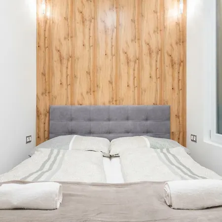 Modern 2 Bedroom With Free Airport Transfer Apartment *
