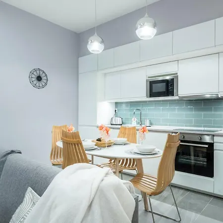 Modern 2 Bedroom With Free Airport Transfer * Budapest