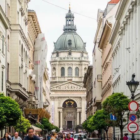 Modern 2 Bedroom With Free Airport Transfer * Budapest