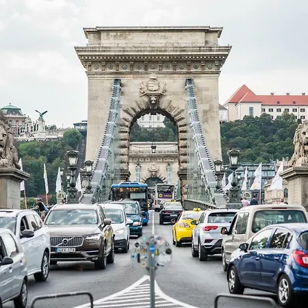 Modern 2 Bedroom With Free Airport Transfer * Budapest