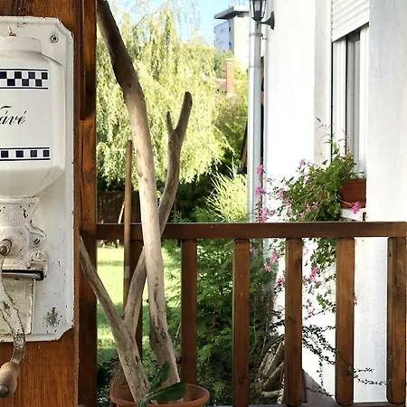 Full 2bdr Garden House Near To Downtown Metro Free Parking Guest house Budapest