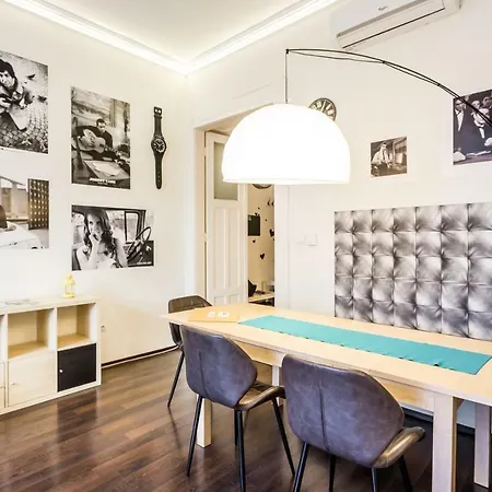 Pop Arts Studios Apartment