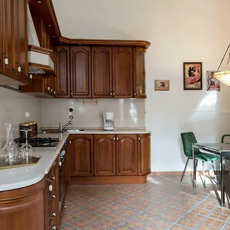 Central Apartman *