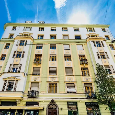 Bpr W21 Retro With Balcony Budapest