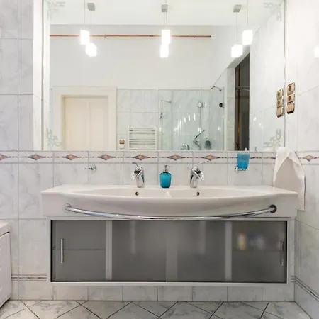Luxury * Budapest