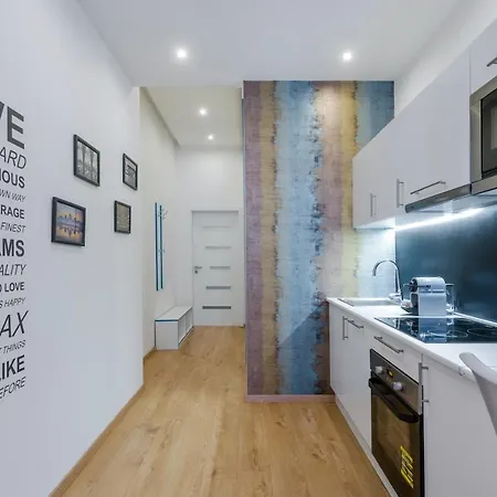 Amber / Navy Design With A/c Appartement
