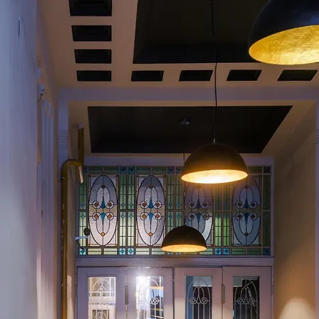 Amber / Navy Design With A/c Appartement