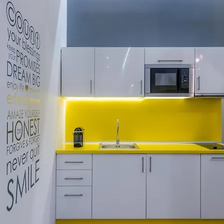 Amber / Navy Design With A/c Appartement