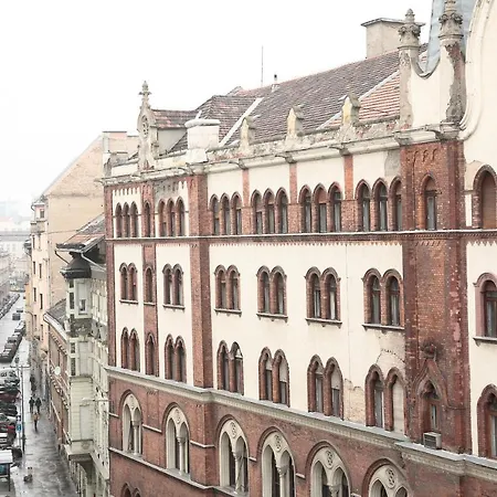 Maverick Market Budapest