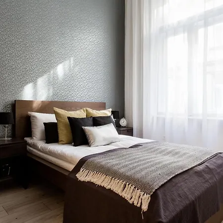Stylish For The Break * Budapest