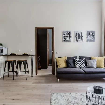 Stylish For The Break * Budapest