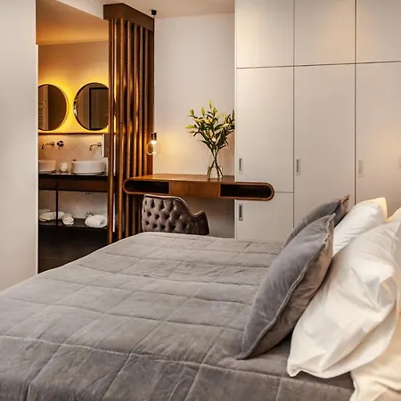 Eye Luxury Suites Szálloda 3*