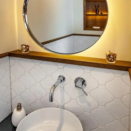 Eye Luxury Suites Szálloda
