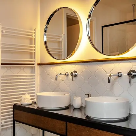 Eye Luxury Suites Szálloda 3*