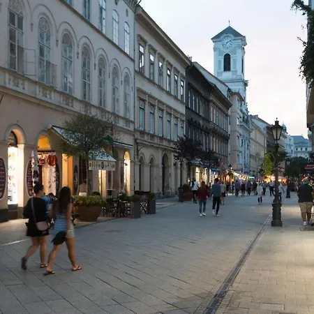 Little Americas Main Street Apartment Budapest