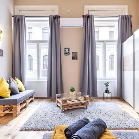 Trendy Grand Boulevard Designer * Budapest