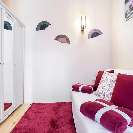 Trendy Grand Boulevard Designer Apartment *