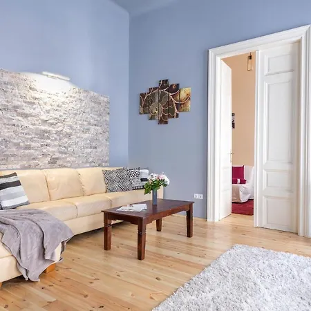 Trendy Grand Boulevard Designer