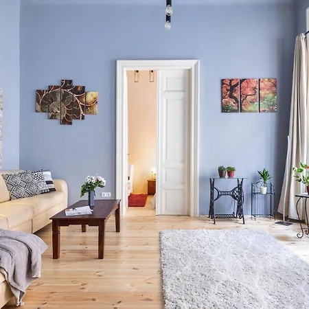 Trendy Grand Boulevard Designer