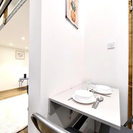 Apartment Cute Gallery Close To The Basilica, Queen *