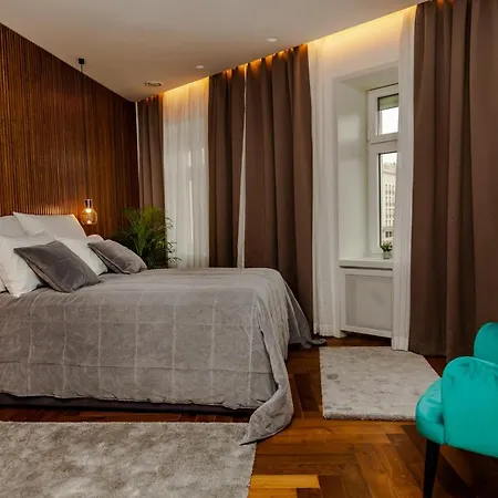 Eye Luxury Suites Szálloda 3*