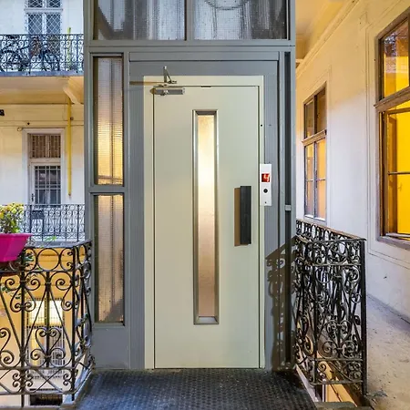 Trendy Grand Boulevard Designer Apartment Budapest