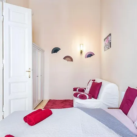 Trendy Grand Boulevard Designer