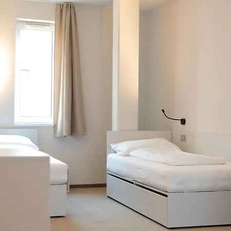 Maverick Market Hostel