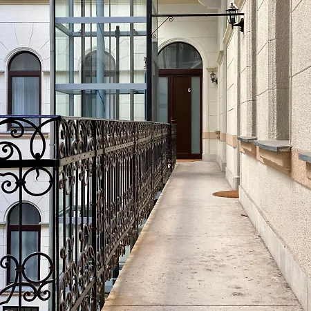 Aparthotel Gracia House 3*