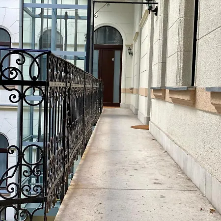 Gracia House Aparthotel 3*