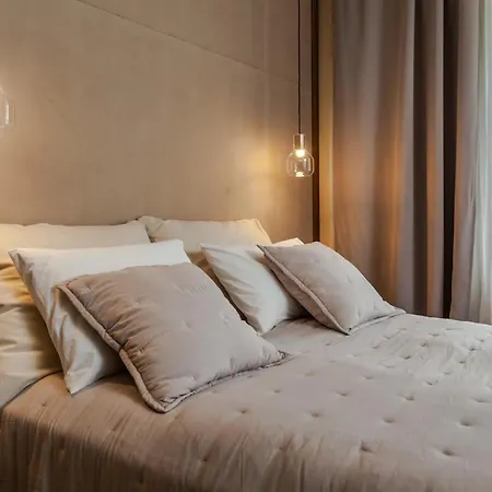 Eye Luxury Suites Szálloda