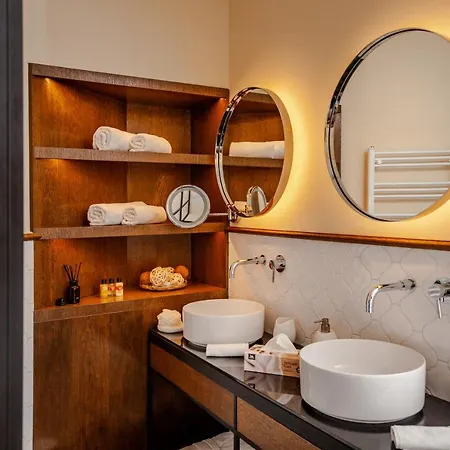 Eye Luxury Suites Szálloda