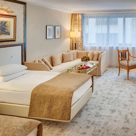 Hotel Kempinski Corvinus 5*