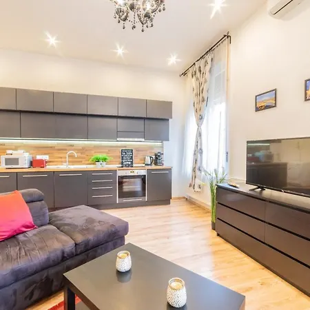 Real Apartments Anker *