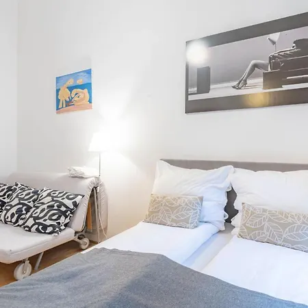 Inner City - Hold Utca Apartman *