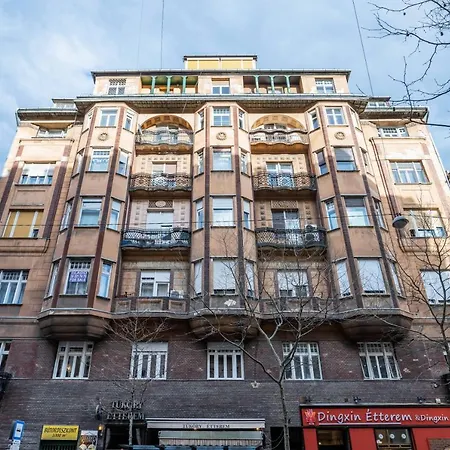 Inner City - Hold Utca Apartman *