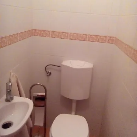 Lamis Hostel *
