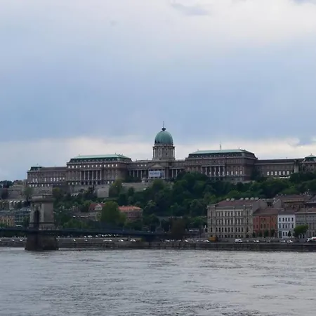 Cosy Just Next To Parliament Appartamento Budapest