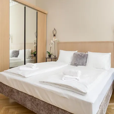 Danube Dream In The Absolute Center Budapest