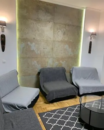 Апартаменты Castle Hill Safari *