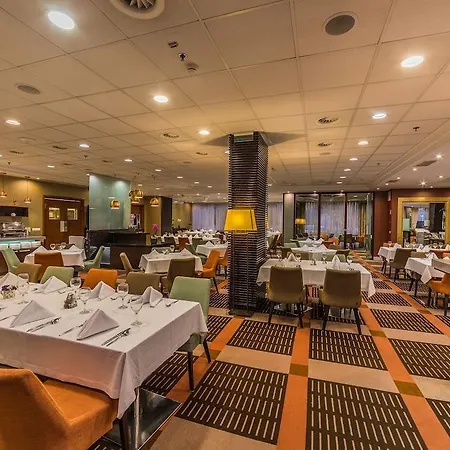 Lion's Garden מלון 4*