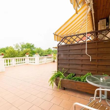 Le Rose 3* Budapeşte