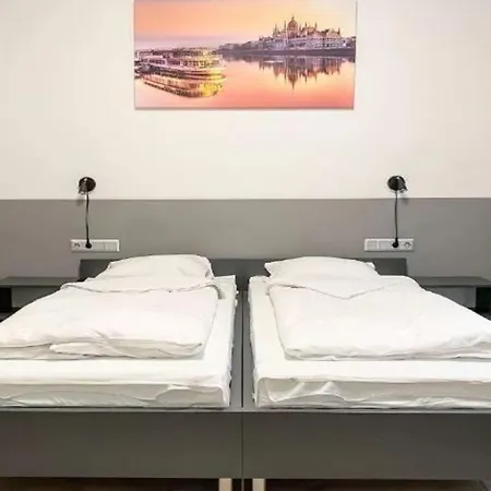 Dominik Panzio Budapest