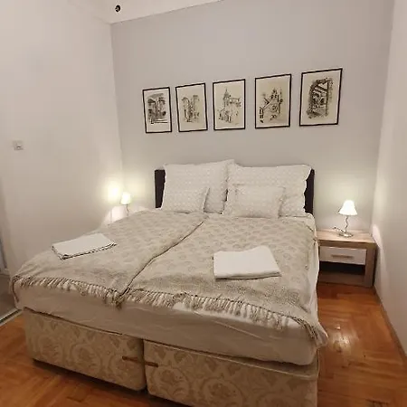 Modern Parkside Garden View Apartment Budapest