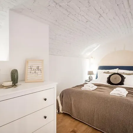 Roomli Boho Chic Apartment Budapest