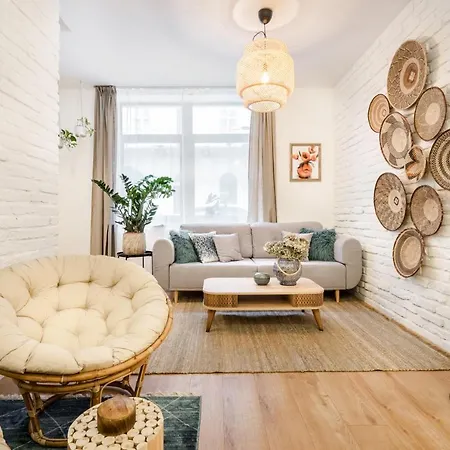 Roomli Boho Chic Apartment *