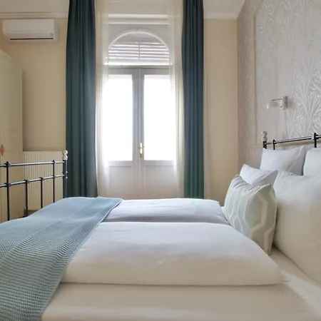 Standard By Hi5 - Kecskemeti Street Apartment
